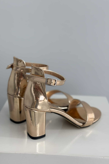 SANDALE TË SHNDRITSHME ME TAKË PËR FEMRA NË NGJYRË GOLD - 6