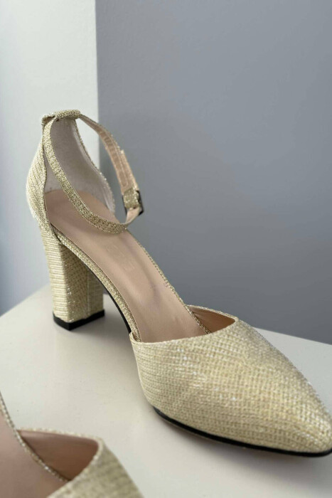 SANDALE TË SHNDRITSHME ME TAKË PËR FEMRA NË NGJYRË GOLD - 3