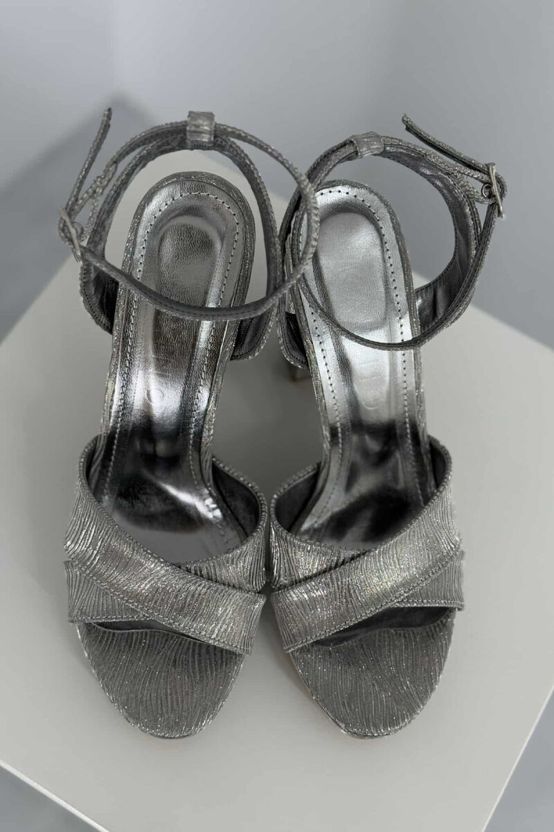 SANDALE TË SHNDRITSHME ME TAKË PËR FEMRA NË NGJYRË GRI - 2