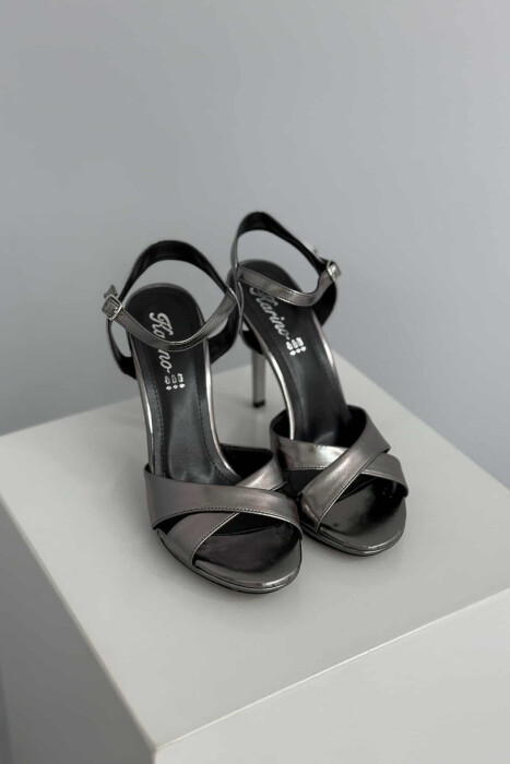 SANDALE TË THJESHTA ME TAKË PËR FEMRA NË NGJYRË BRONX - 5