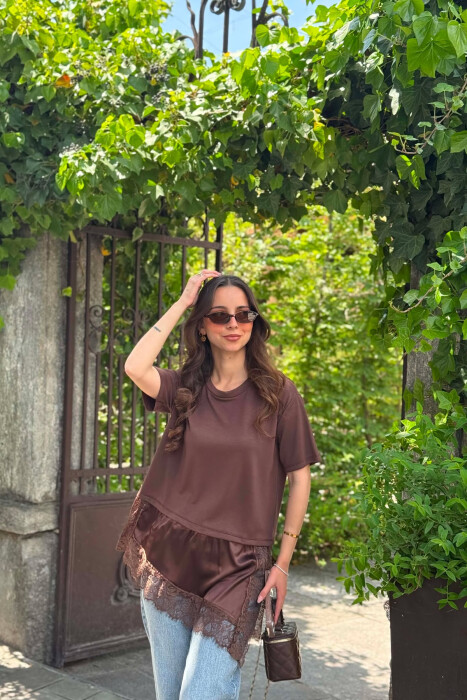 SATIN DETAIL WOMAN T-SHIRT BROWN/KAFE - KLAUDIO FASHION