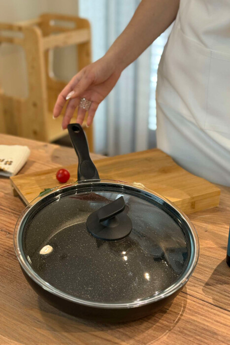 SAUTE FRY PAN WITH GLASS LID 26 CM BLACK/ E ZEZE - 1