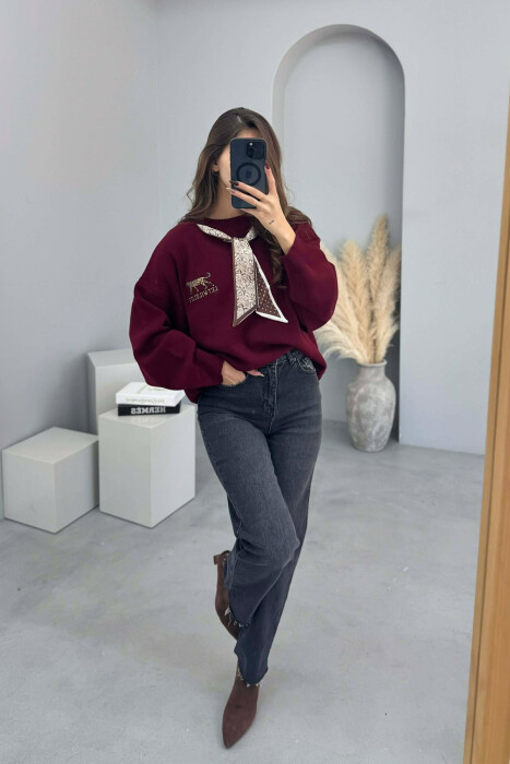 SCARF DETAIL LEO IMAGE WRITTINGS WOMEN SWEATER BURGUNDY/VISHNJE - 1