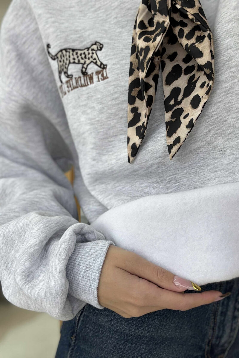 SCARF DETAIL LEO PRINT FLUFFY WOMEN SWEATSHIRT LIGHT GREY/GZ - 4