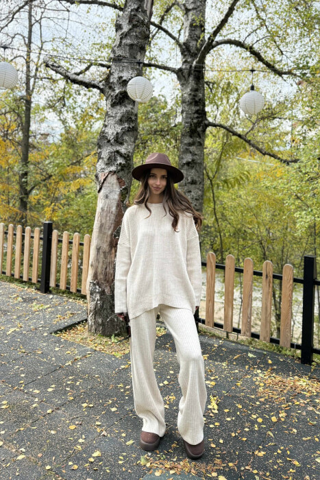 SET I THJESHTË PËR FEMRA NË NGJYRËN BEZHË E ZBARDHUR - KLAUDIO FASHION