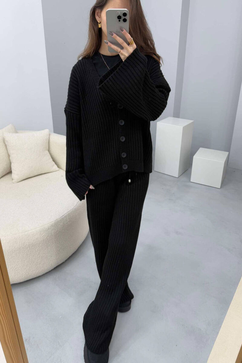 SET I THJESHTË PËR FEMRA NË NGJYRËN E ZEZË - 2