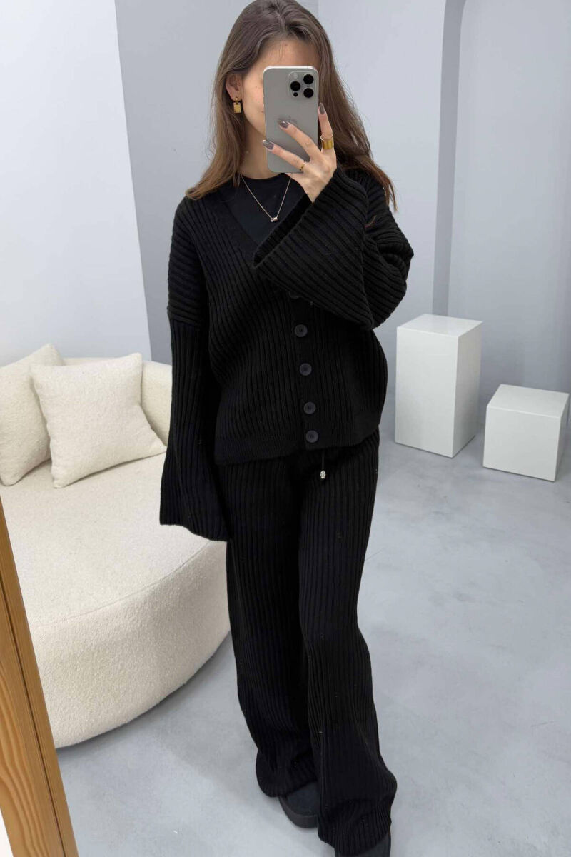 SET I THJESHTË PËR FEMRA NË NGJYRËN E ZEZË - 3