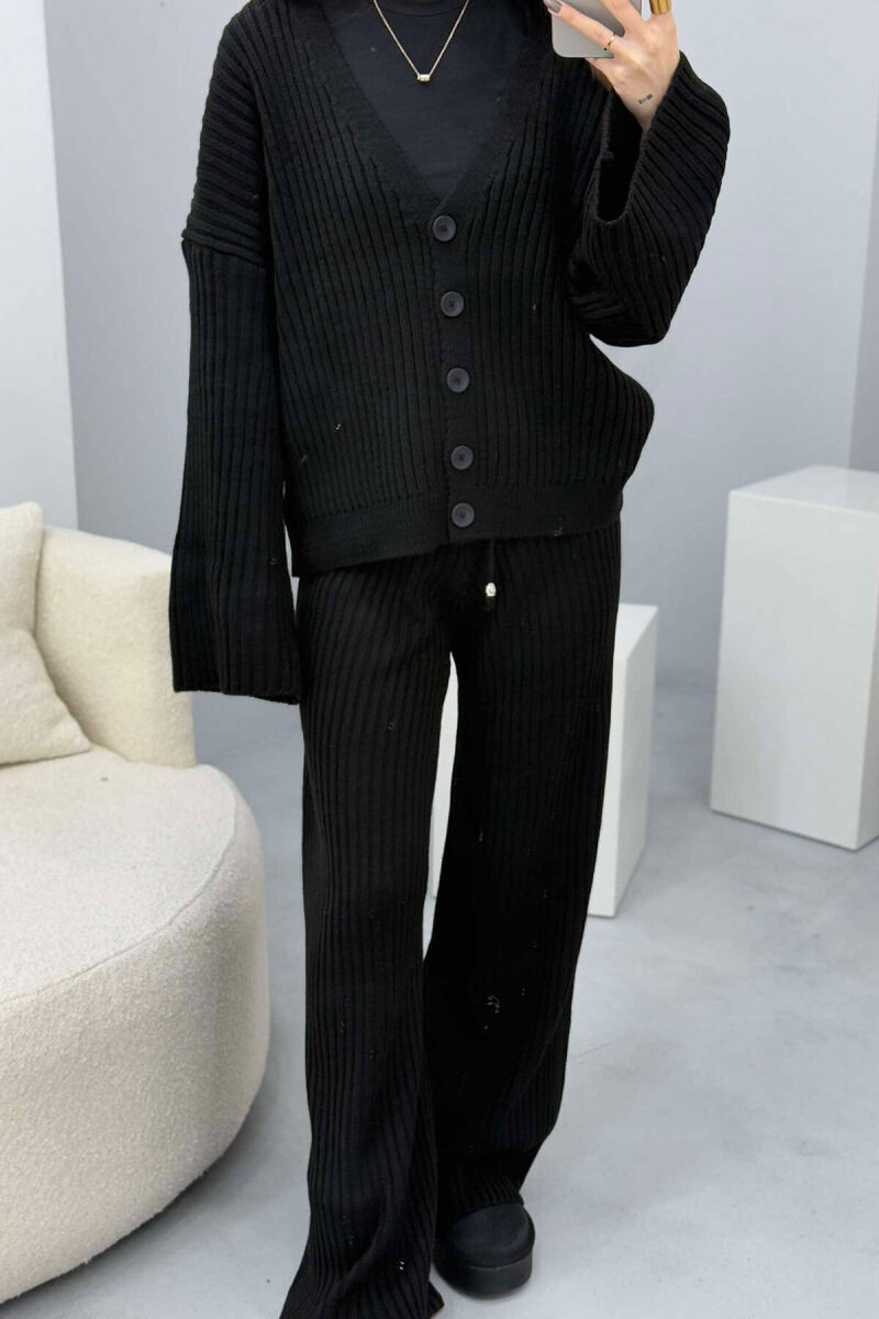 SET I THJESHTË PËR FEMRA NË NGJYRËN E ZEZË - 4