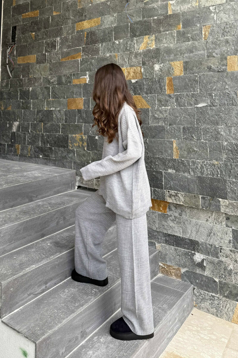 SET I THJESHTË PËR FEMRA NË NGJYRËN GRI E ZBARDHUR - 3