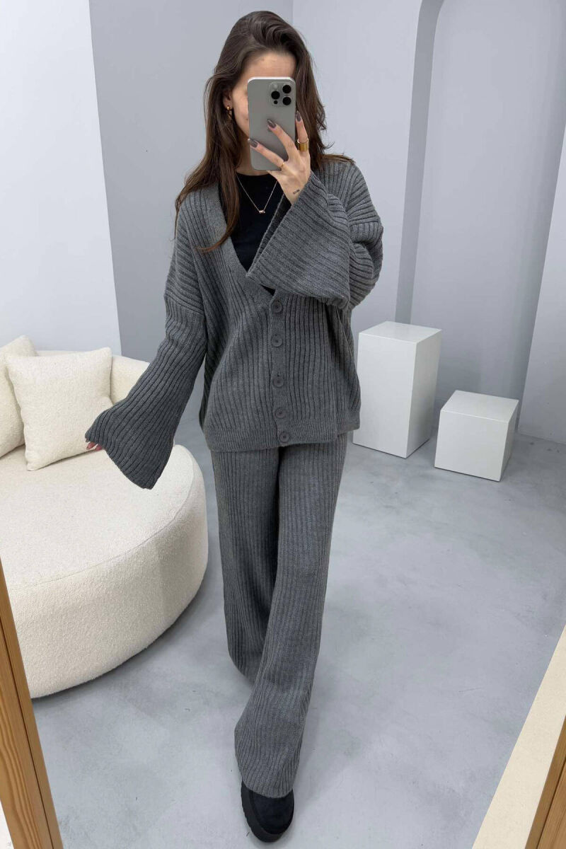 SET I THJESHTË PËR FEMRA NË NGJYRËN GRI - 2