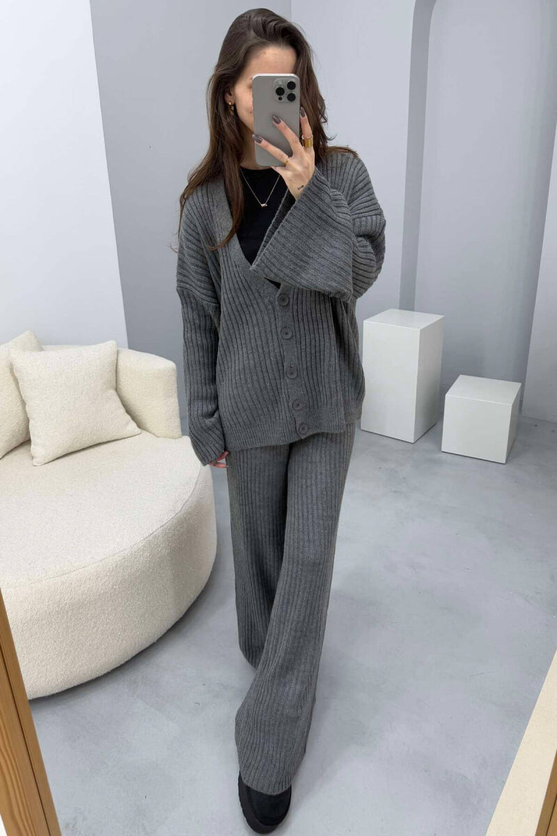 SET I THJESHTË PËR FEMRA NË NGJYRËN GRI - 3