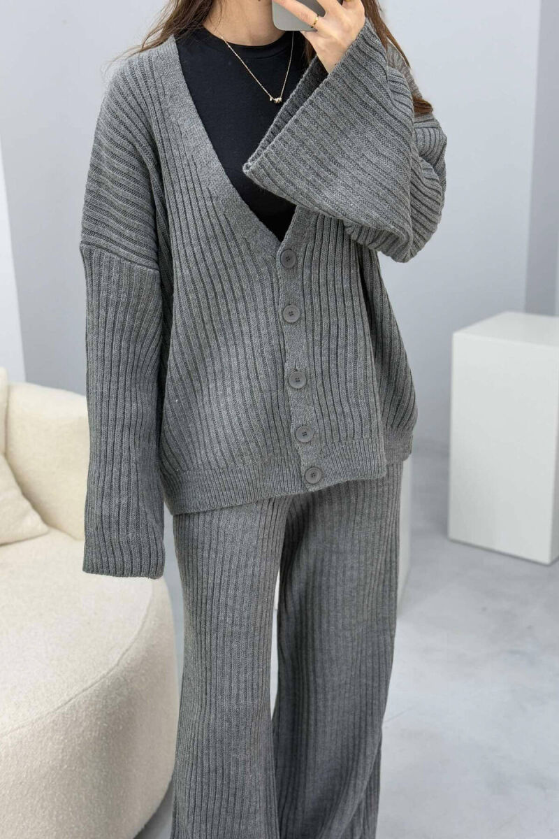 SET I THJESHTË PËR FEMRA NË NGJYRËN GRI - 5