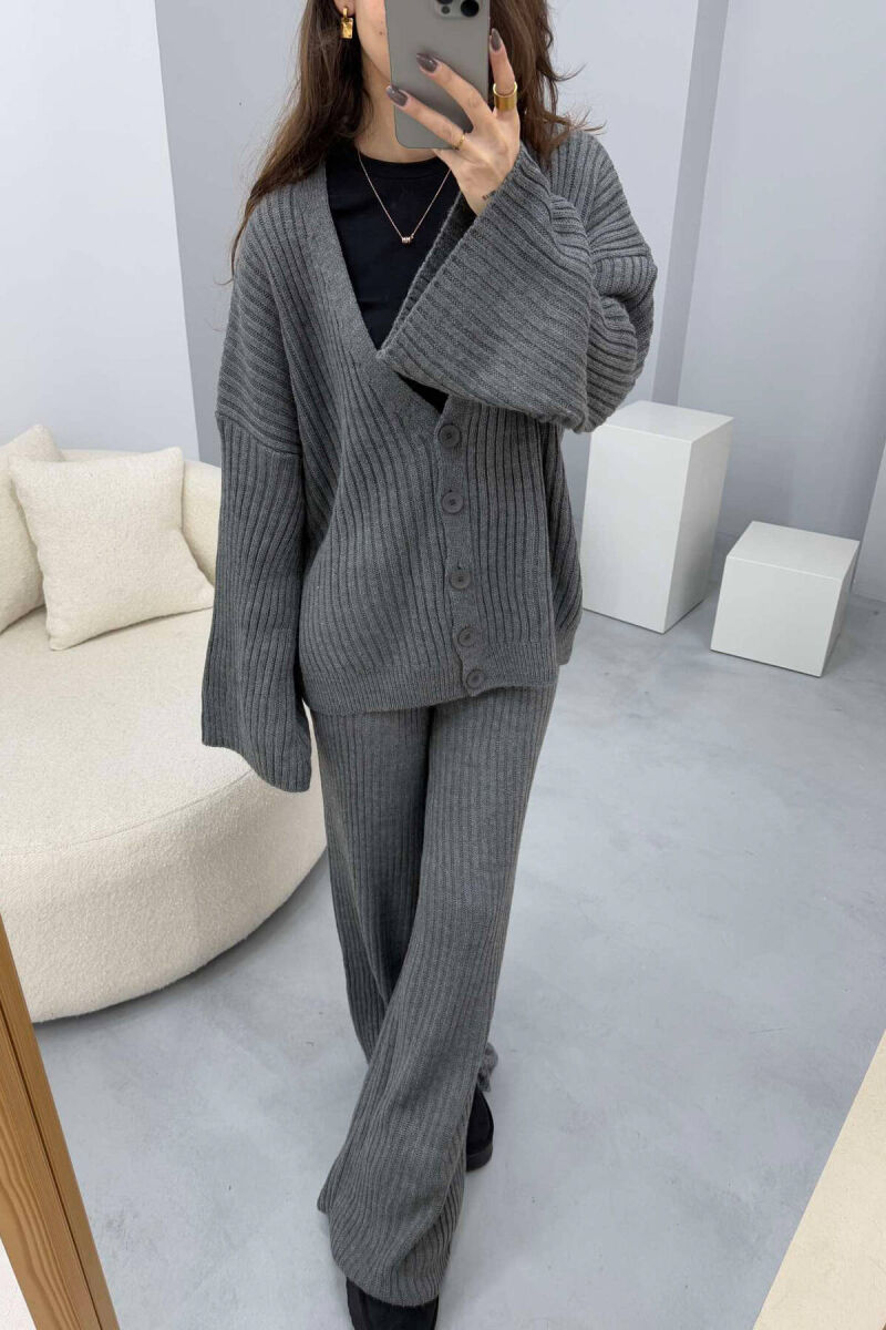 SET I THJESHTË PËR FEMRA NË NGJYRËN GRI - 6