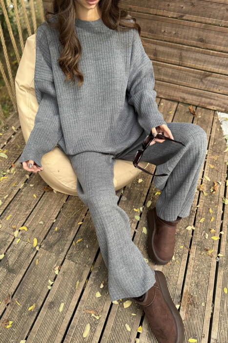 SET I THJESHTË PËR FEMRA NË NGJYRËN GRI - 2