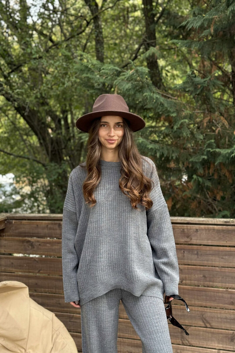 SET I THJESHTË PËR FEMRA NË NGJYRËN GRI - 3