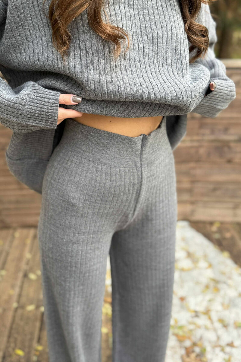 SET I THJESHTË PËR FEMRA NË NGJYRËN GRI - 6