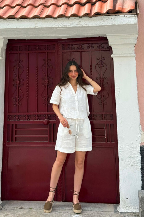 SET ME QENDISJE KEMISHE + PANTALLONA TE SHKURTRA PER FEMRA NE NGJYRE TE BARDHE - KLAUDIO FASHION