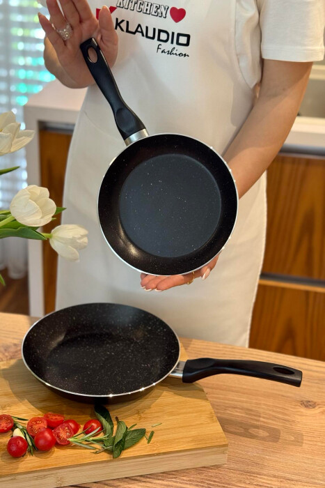 SET ME TIGANË NË DY MADHËSI TË NDRYSHME 20-24 CM NË NGJYRËN E ZEZË - 2