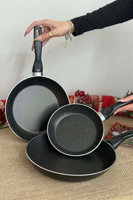 SET ME TIGANË NË TRE MADHËSI TË NDRYSHME 18-22-26 CM NË NGJYRËN E ZEZË - 8