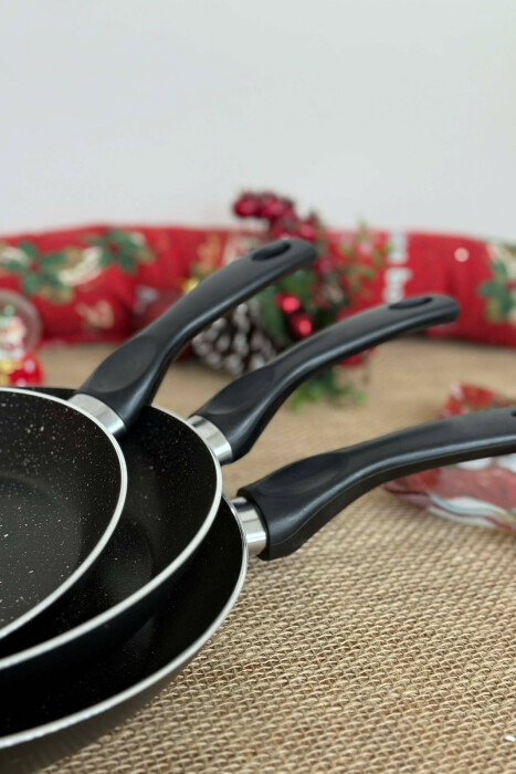 SET ME TIGANË NË TRE MADHËSI TË NDRYSHME 18-22-26 CM NË NGJYRËN E ZEZË - 10