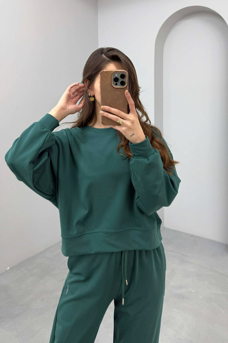 SET NJE NGJYRESH BLUZE E THJESHTE + TUTA PER FEMRA NE NGJYRE JESHILE - 2