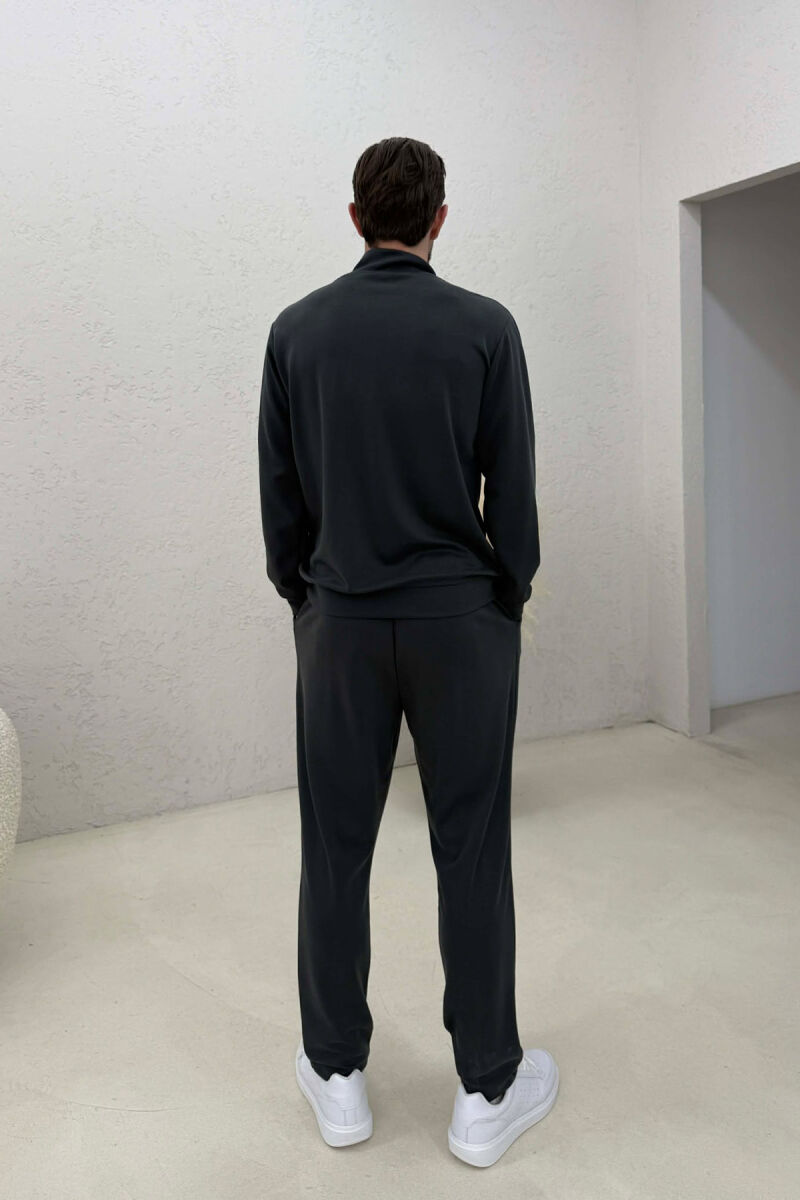 SET NJE NGJYRESH BLUZE ME ZINXHIR + TUTA PER MESHKUJ NE NGJYRE GRI TE ERRET - 4