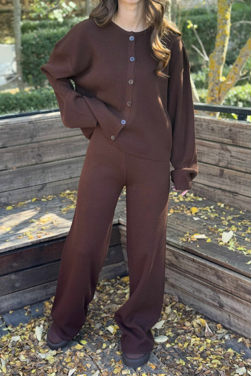 SET NJË NGJYRËSH I THJESHTË PULOVËR+PANTALLONA PËR FEMRA NË NGJYRË KAFE TË ERRËT - 5