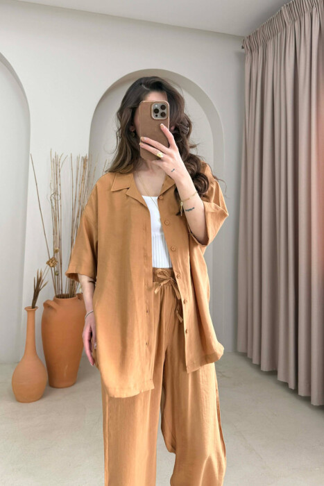 SET NJE NGJYRESH KEMISHE ME MENGE TE SHKURTRA +PANTALLONA PER FERMA NE NGJYRE KAFE TE ZBARDHUR - 3