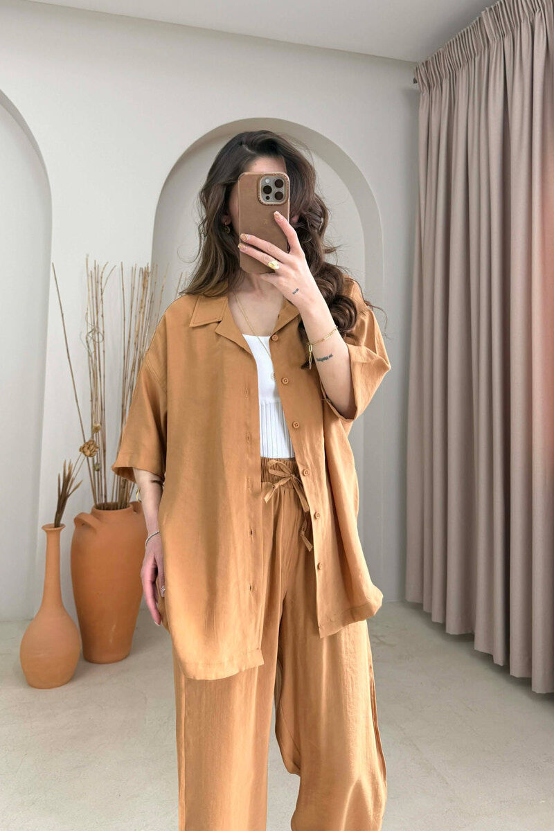 SET NJE NGJYRESH KEMISHE ME MENGE TE SHKURTRA +PANTALLONA PER FERMA NE NGJYRE KAFE TE ZBARDHUR - 3