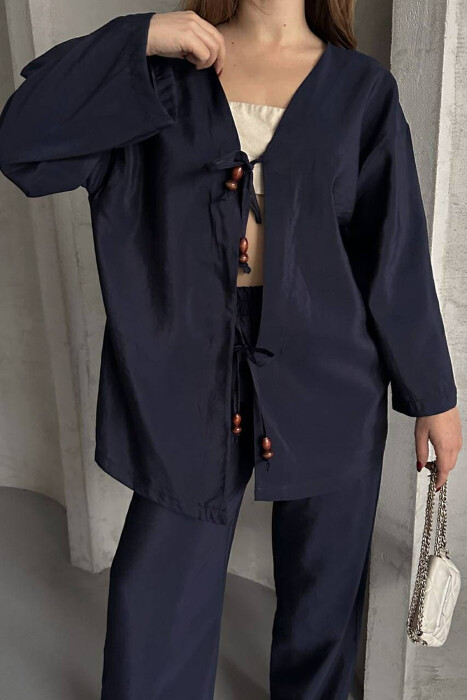 SET NJË NGJYRËSH ME DETAJIN E LIDHSEVE PANTALLONA+KËMISHË PËR FEMRA NË NGJYRËN BLU - 4