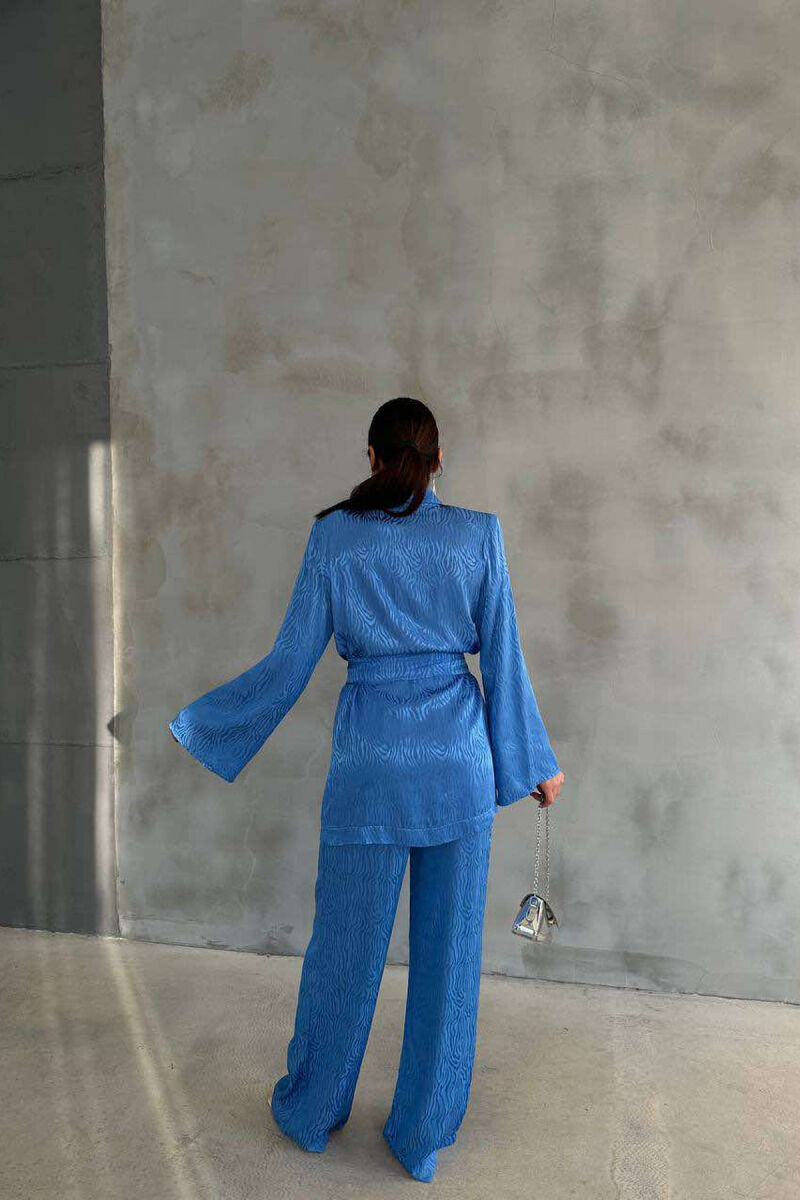 SET NJË NGJYRËSH ME DETAJIN E LIDHSEVE XHAKETË+PANTALLONA PËR FEMRA NË NGJYRËN BLU - 2