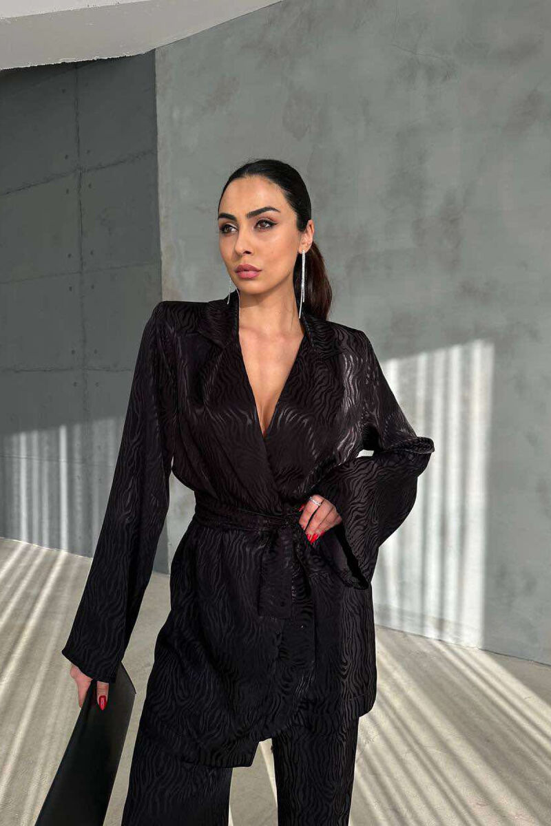 SET NJË NGJYRËSH ME DETAJIN E LIDHSEVE XHAKETË+PANTALLONA PËR FEMRA NË NGJYRËN E ZEZË - 2