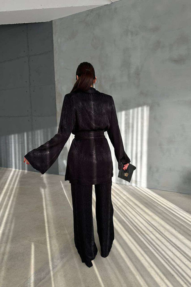 SET NJË NGJYRËSH ME DETAJIN E LIDHSEVE XHAKETË+PANTALLONA PËR FEMRA NË NGJYRËN E ZEZË - 7