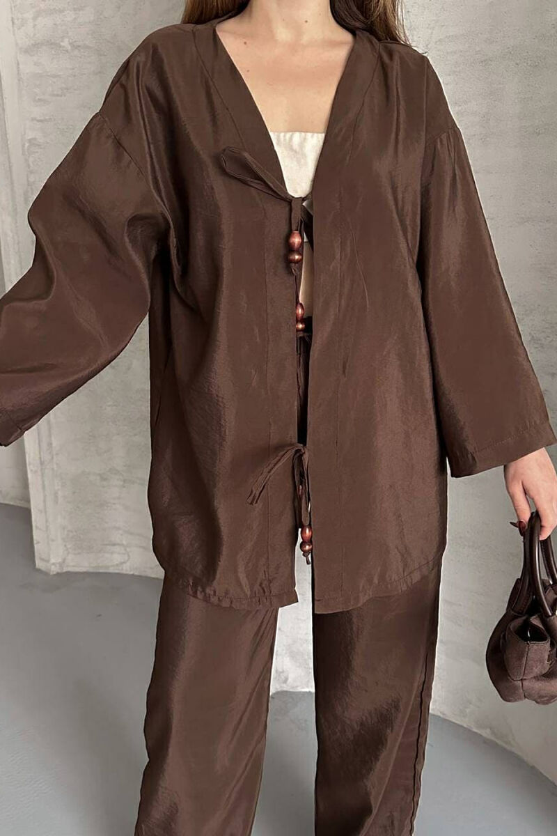 SET NJË NGJYRËSH ME DETAJIN E LIDHSEVE PANTALLONA+KËMISHË PËR FEMRA NË NGJYRËN KAFE - 5