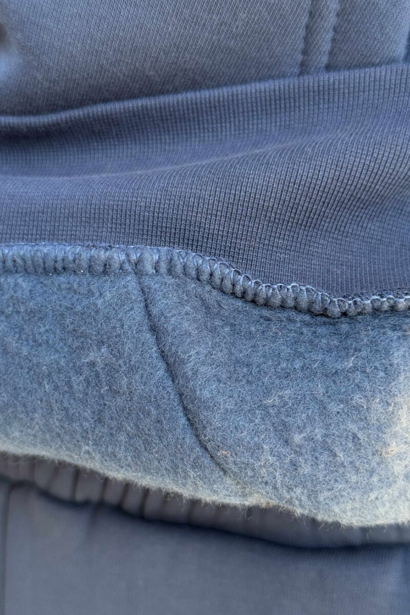 SET NJË NGJYRËSH ME PUSH HOODIE+TUTA PËR MESHKUJ NË NGJYRË BLU TË ERRËT - 4