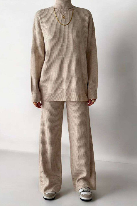 SET NJË NGJYRËSH PËR FEMRA NË NGJYRËN BEZHË E ZBARDHUR - 1