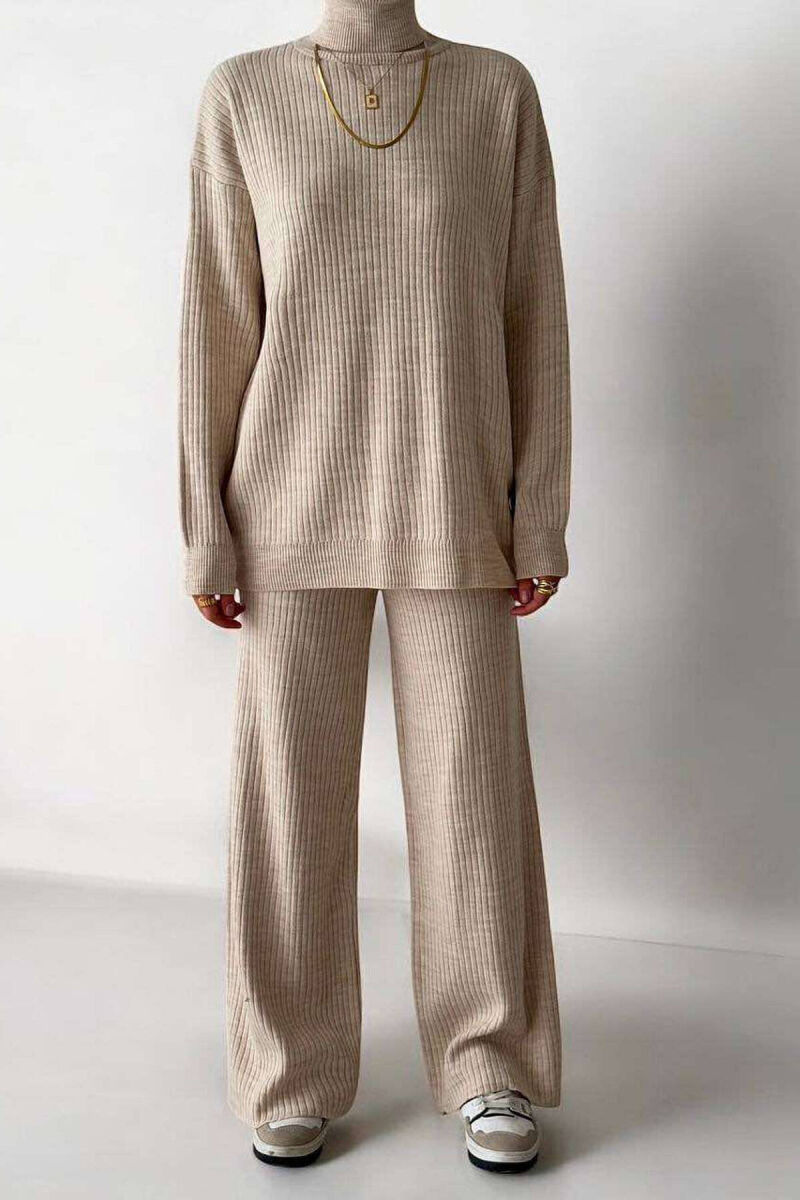 SET NJË NGJYRËSH PËR FEMRA NË NGJYRËN BEZHË E ZBARDHUR - 1