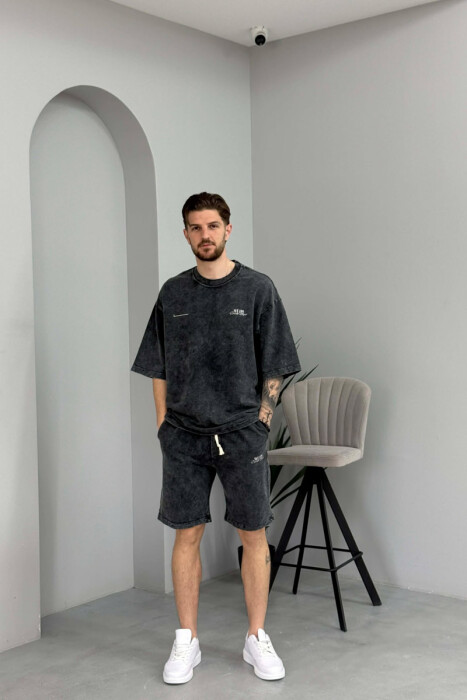 SET NJE NGJYRESH T-SHIRT ME SHKRIME + TUTA TE SHKURTRA PER MESHKUJ NE NGJYRE GRI TE ERRET - 1