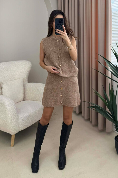 SET I THURRUR ME DETAJIN E BUTONAVE JELEK+FUND PËR FEMRA NË NGJYRË BEZHË - 4