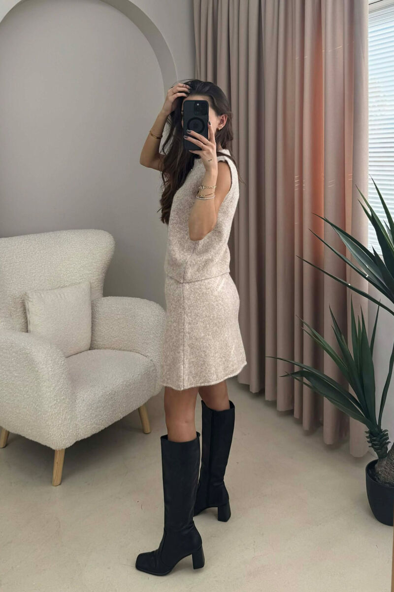 SET I THURRUR ME DETAJIN E BUTONAVE JELEK+FUND PËR FEMRA NË NGJYRË BEZHË TË ZBARDHUR - 3