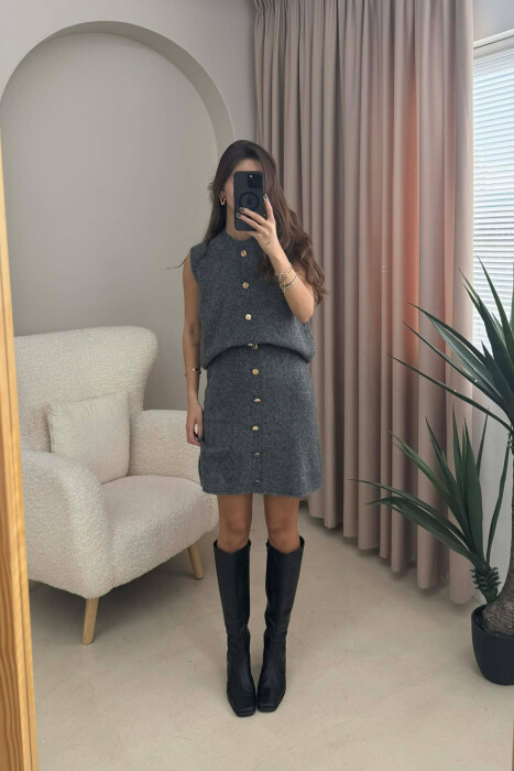 SET I THURRUR ME DETAJIN E BUTONAVE JELEK+FUND PËR FEMRA NË NGJYRË GRI TË ERRËT - 2