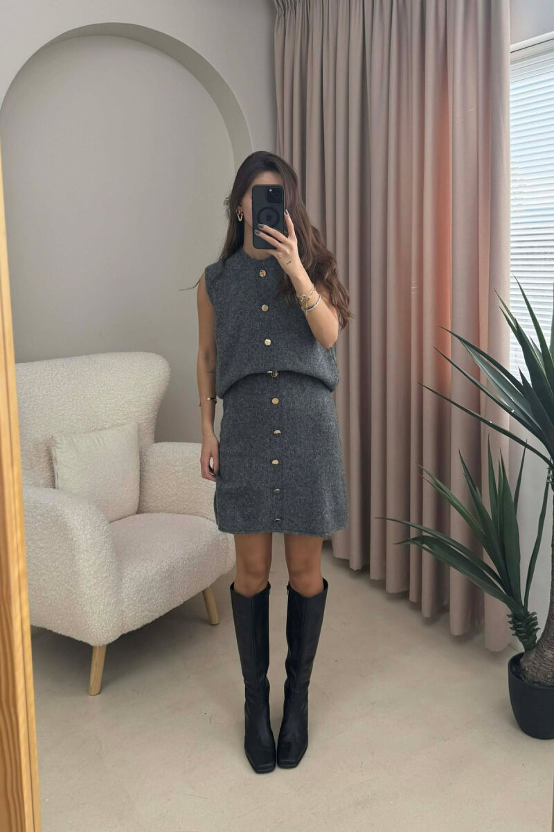 SET I THURRUR ME DETAJIN E BUTONAVE JELEK+FUND PËR FEMRA NË NGJYRË GRI TË ERRËT - 2