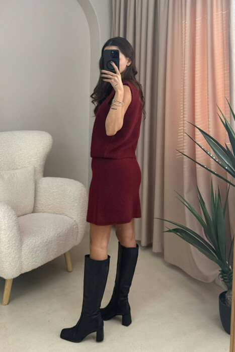 SET I THURRUR ME DETAJIN E BUTONAVE JELEK+FUND PËR FEMRA NË NGJYRË VISHNJË - 4