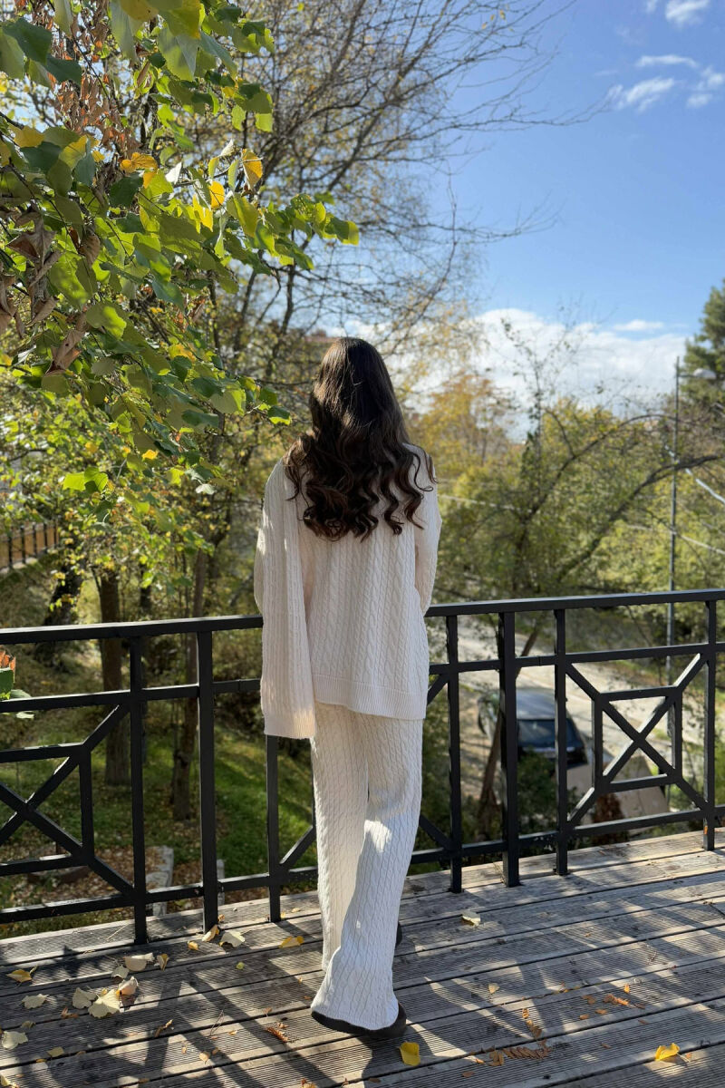 SET TRE PJESËSH I THURRUR SHALL+TRIKO+PANTALLONA ME GËRSHETA PËR FEMRA NË NGJYRË KREM - 3