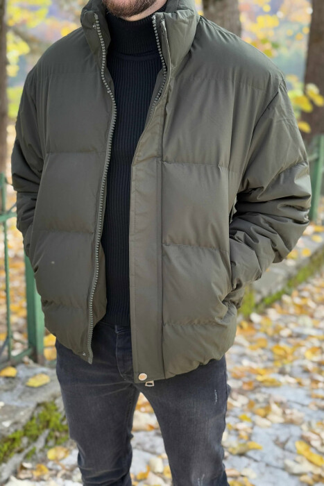 XHUP NJË NGJYRËSH ME BEL TË SHKURTËR PËR MESHKUJ NË NGJYRË JESHILE 