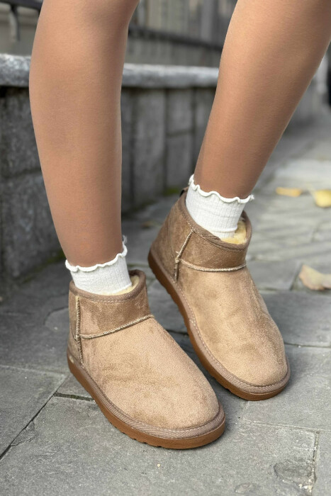 SHORT SIMPLE WOMAN UGG BEIGE/BEZHE - KLAUDIO FASHION