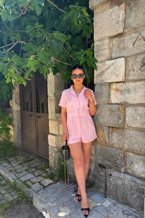 JUMPSUIT NJE NGJYRESH ME MENGE TE SHKURTRA PER FEMRA NE NGJYRE ROZE - KLAUDIO FASHION
