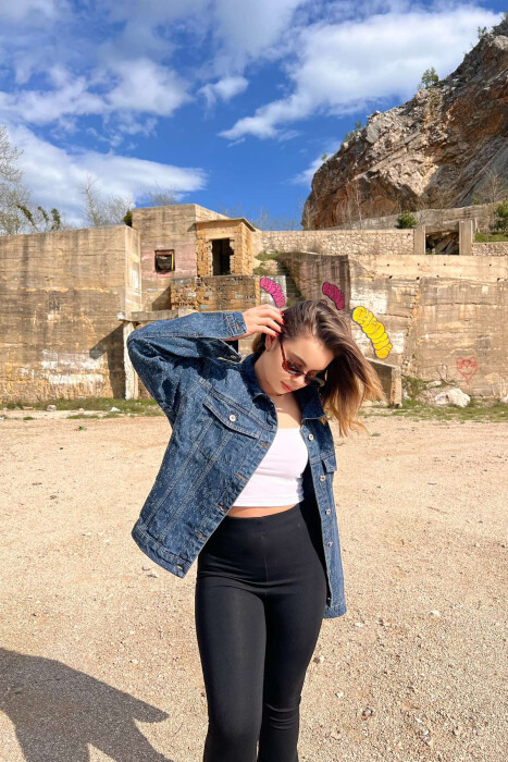 XHAKETË E THJESHTË XHINS PËR FEMRA NË NGJYRËN BLU - KLAUDIO FASHION