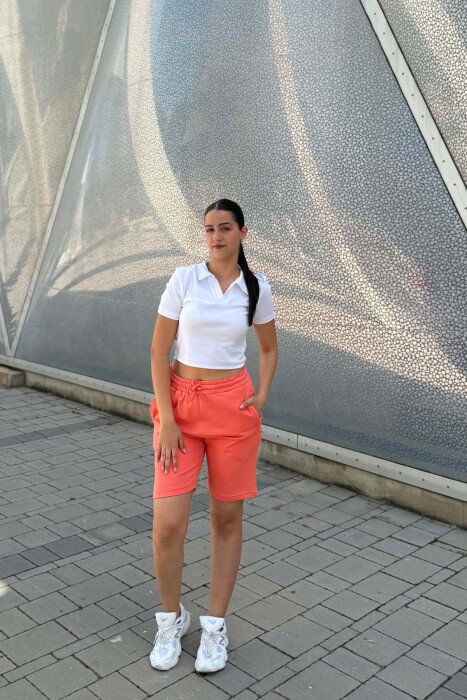 PANTALLONA TE SHKURTRA NJE NGJYRESHE TE THJESHTA PER FEMRA NE NGJYRE SALMON 