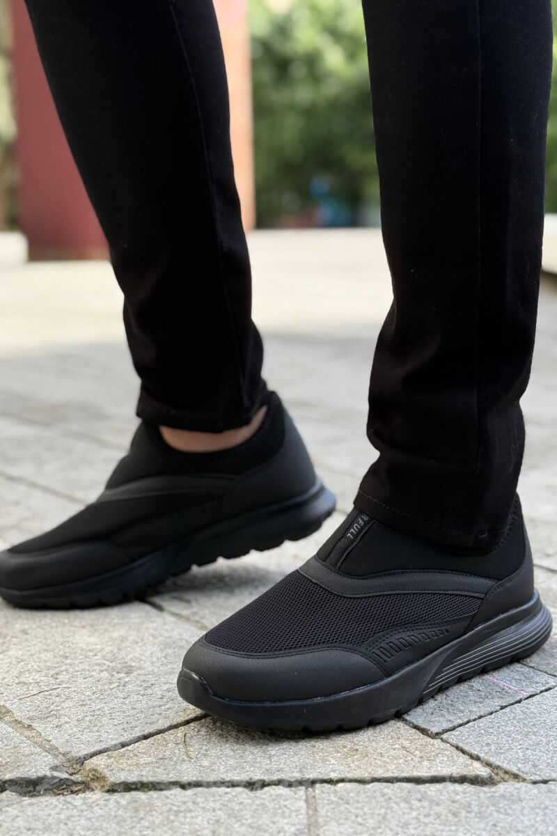 SLIP ON EVERYDAY SIMPLE MEN SNEAKERS BLACK/ E ZEZE - 1